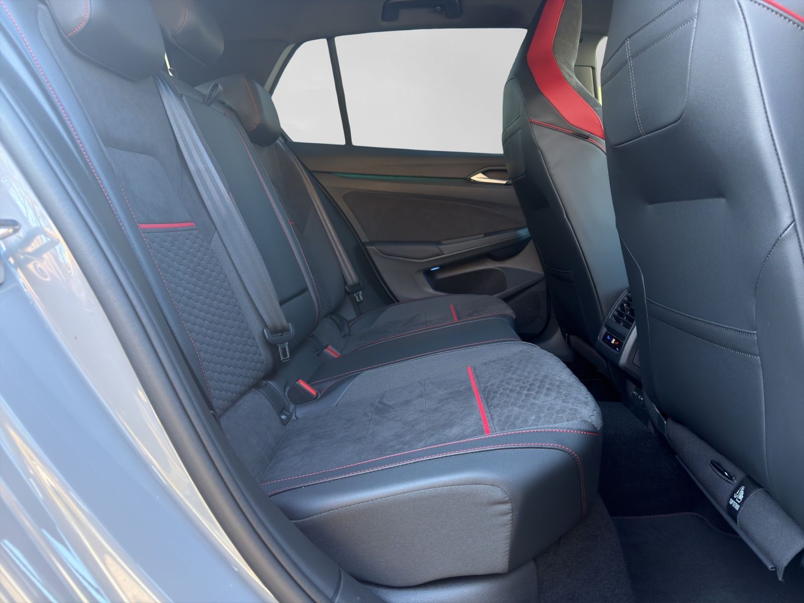 Volkswagen Golf GTI CLUBSPORT BLACK IQ.LIGHT HuD NAVI foto 6
