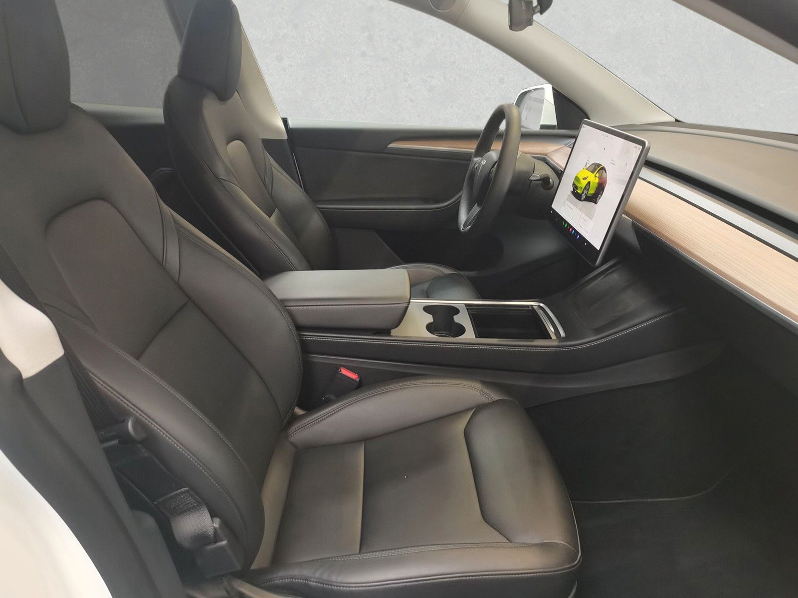 Tesla Model Y Basis RWD foto 3