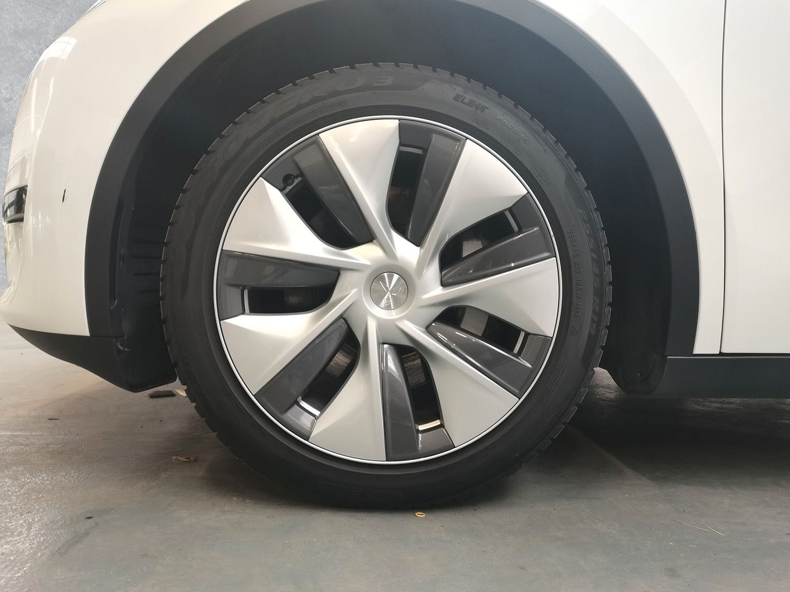 Tesla Model Y Basis RWD foto 9