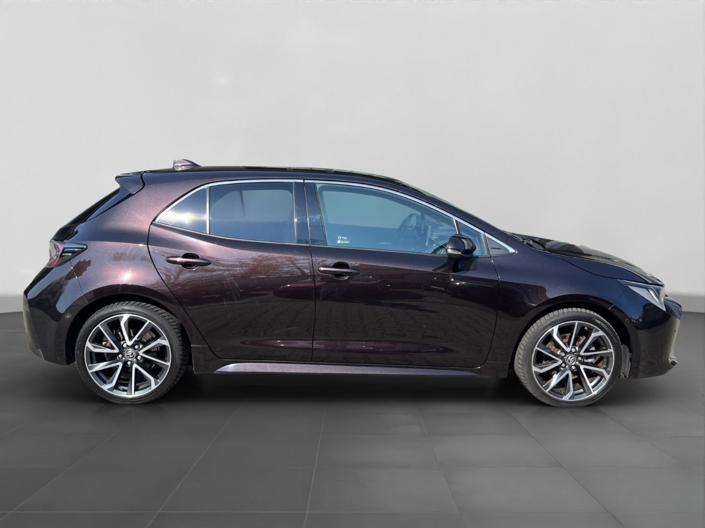 Toyota Corolla 2.0 Hybrid Lounge Allwetterreifen foto 5