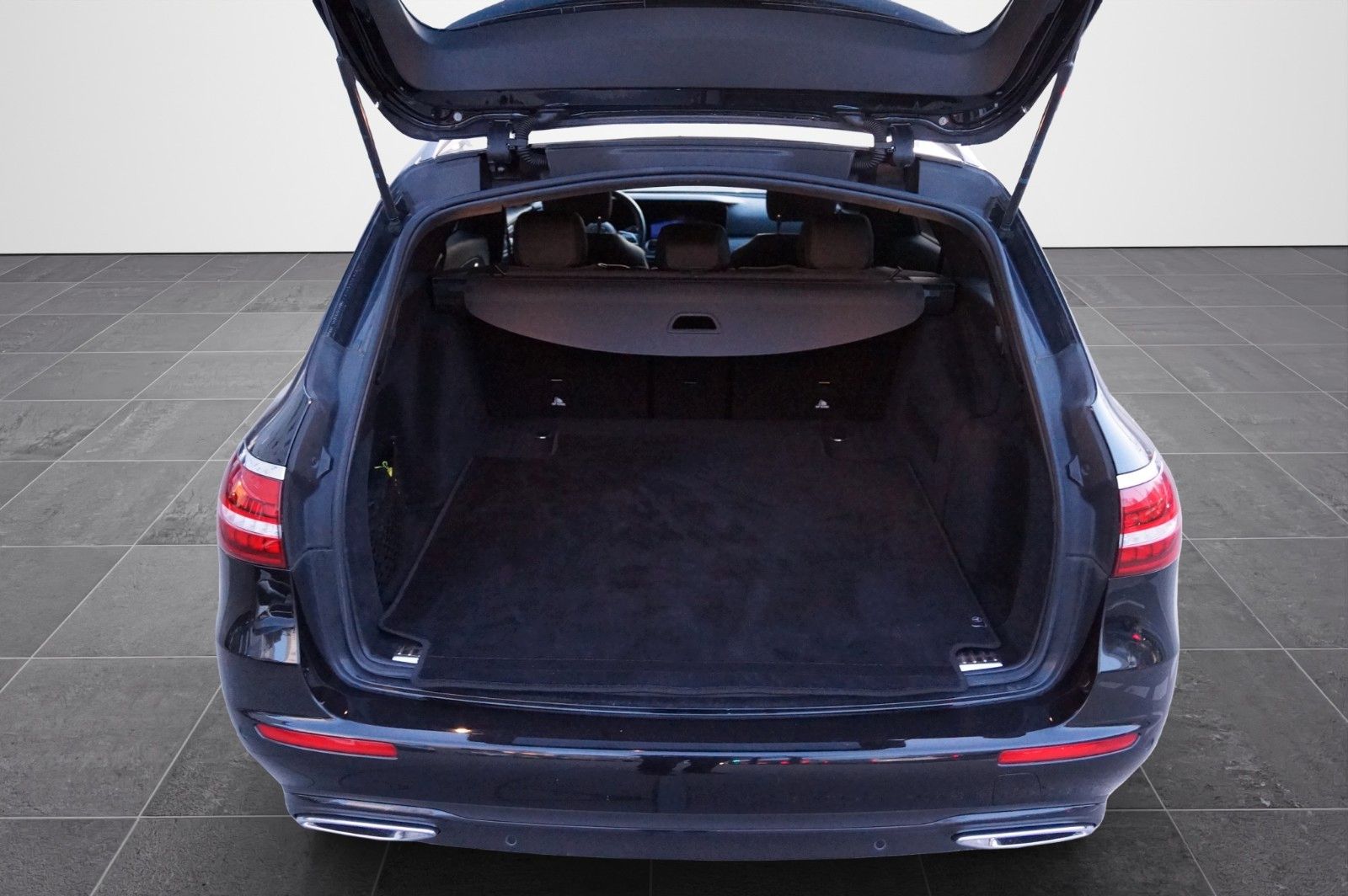 Mercedes-Benz E 220d T/Avantgarde/Led/ACC/360°/Burmester/Night foto 18
