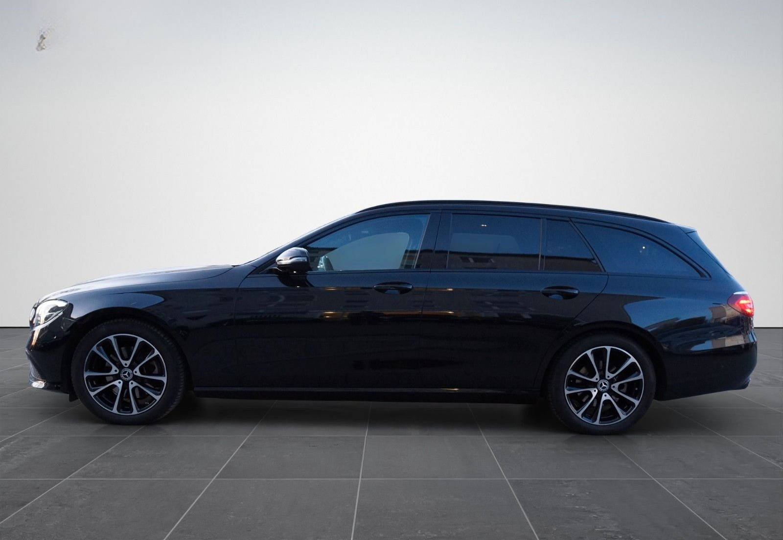 Mercedes-Benz E 220d T/Avantgarde/Led/ACC/360°/Burmester/Night foto 5