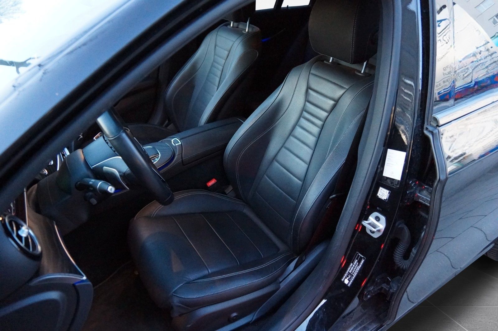 Mercedes-Benz E 220d T/Avantgarde/Led/ACC/360°/Burmester/Night foto 6