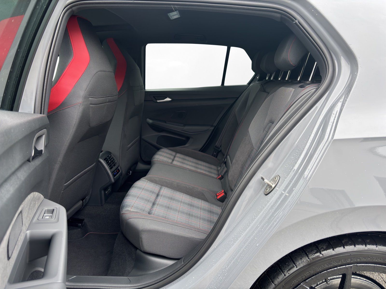 Volkswagen Golf VIII GTI 2.0 TSI DSG | PANO | HARMAN | foto 12