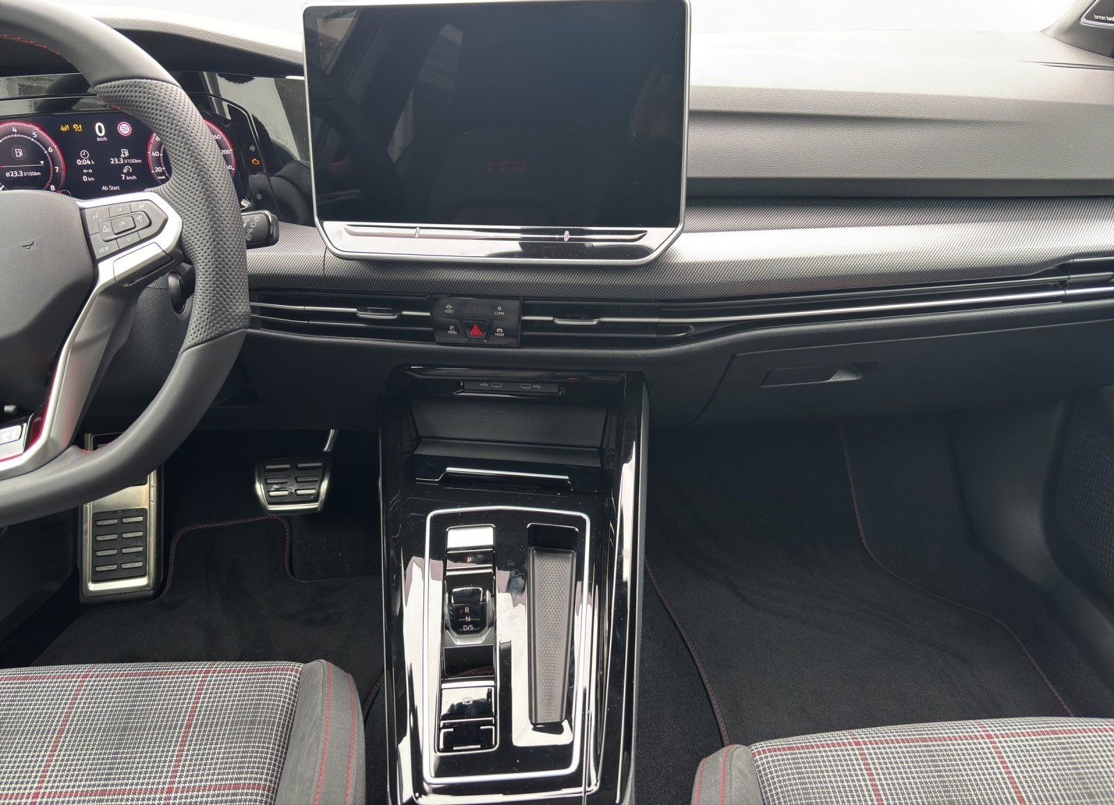 Volkswagen Golf VIII GTI 2.0 TSI DSG | PANO | HARMAN | foto 15