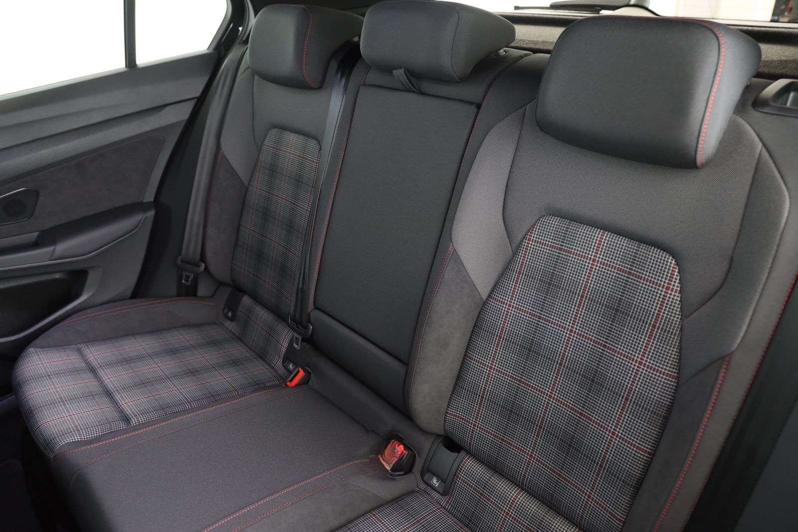 Volkswagen Golf VIII GTI 2.0 TSI DSG | PANO | HARMAN | foto 12
