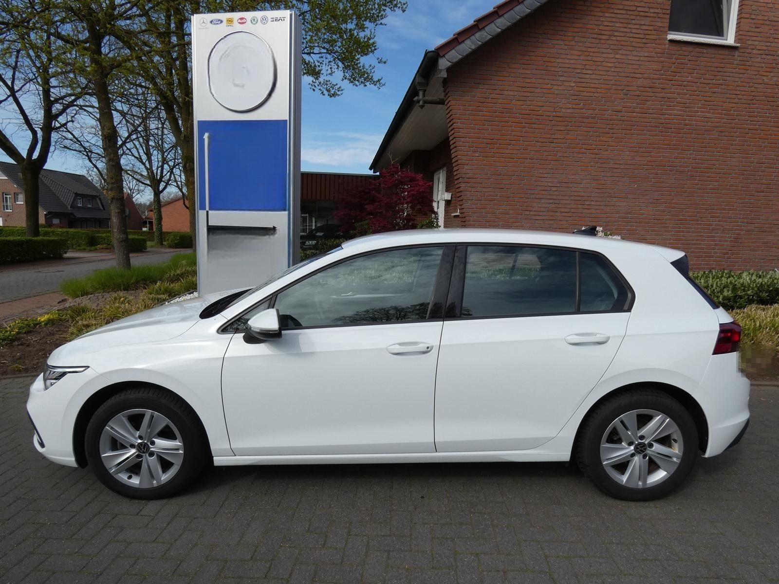 Volkswagen Golf 1.5 eTSI ''LIFE'' DSG NAV LED RFK LM STHZ P foto 2