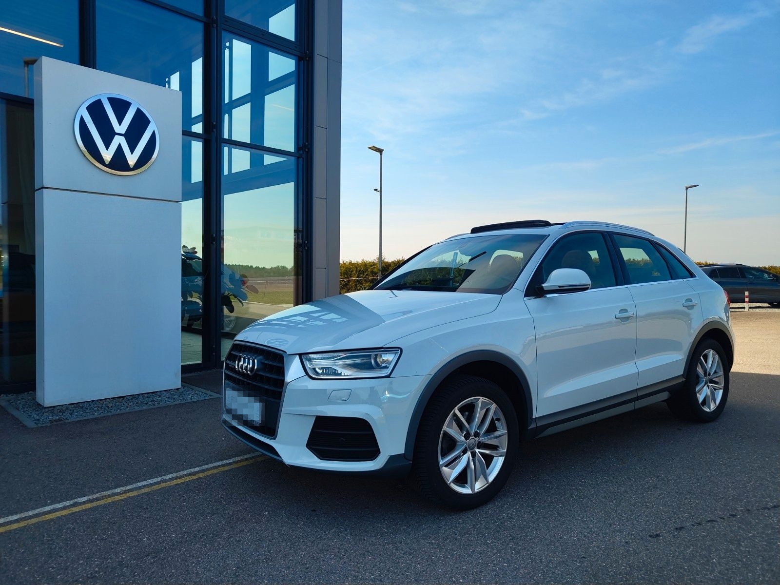Audi Q3 2.0 TDI quattro 184 PS "design" SHZ/AHK/PANO