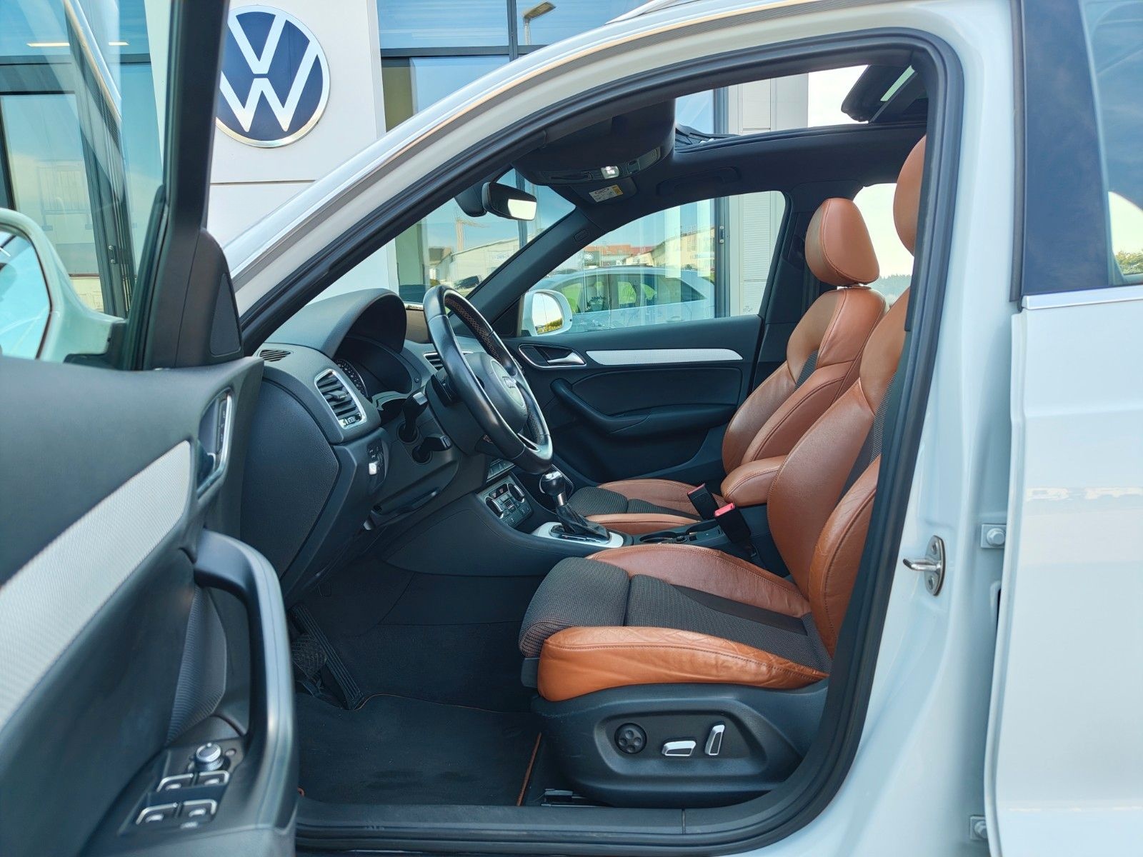 Audi Q3 2.0 TDI quattro 184 PS "design" SHZ/AHK/PANO foto 11