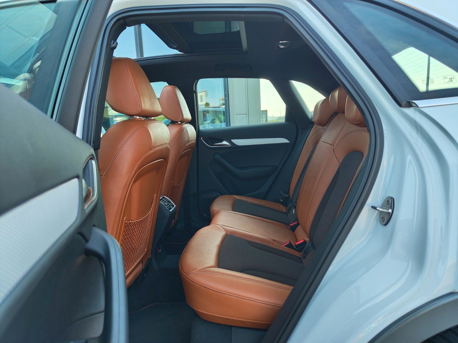 Audi Q3 2.0 TDI quattro 184 PS "design" SHZ/AHK/PANO foto 12