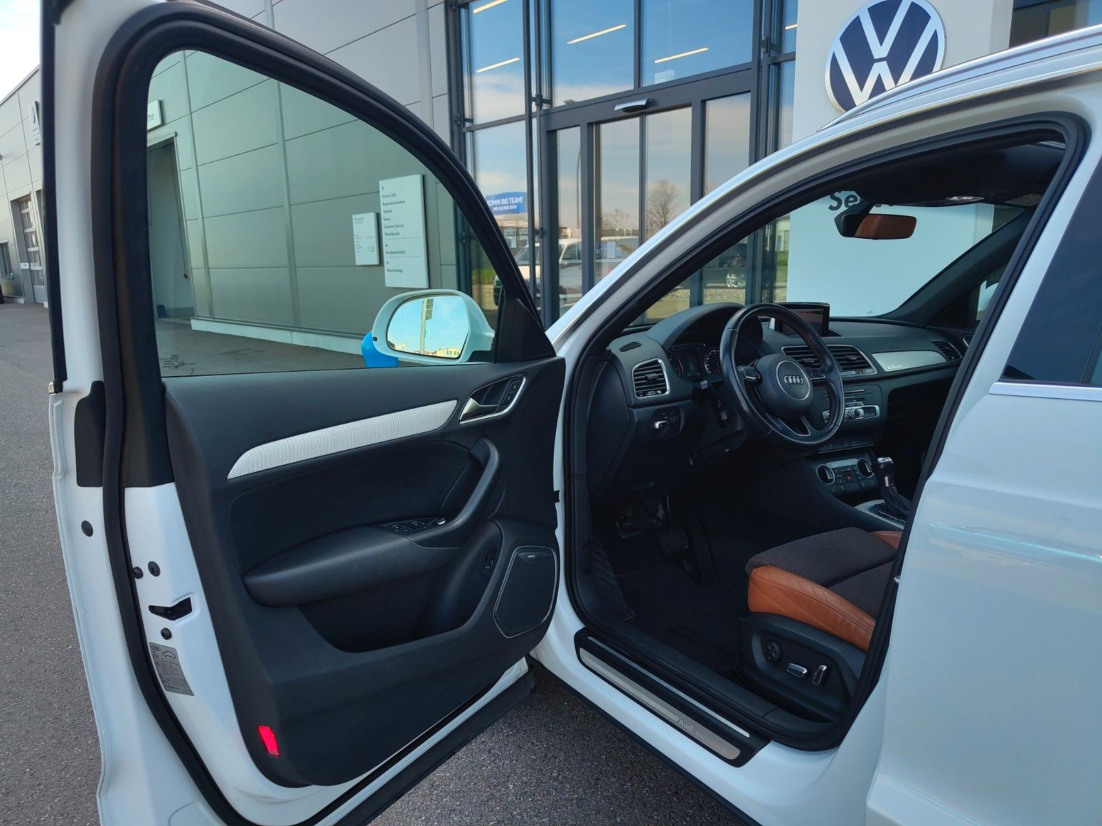 Audi Q3 2.0 TDI quattro 184 PS "design" SHZ/AHK/PANO foto 10