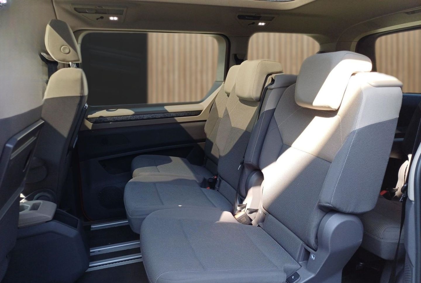 Volkswagen T7 Multivan 1.4 TSI eHybrid ''Energetic'' 7-Sitz foto 11