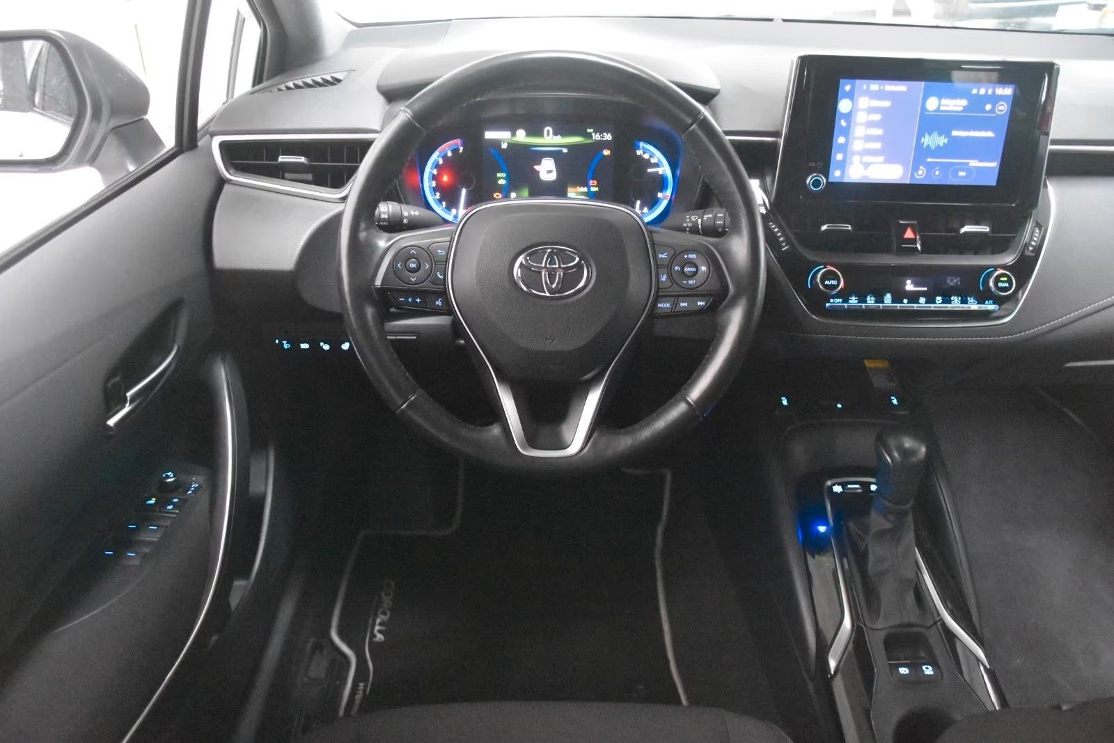 Toyota Corolla Hybrid Team D LED Kamera AppNavi Tempo foto 10