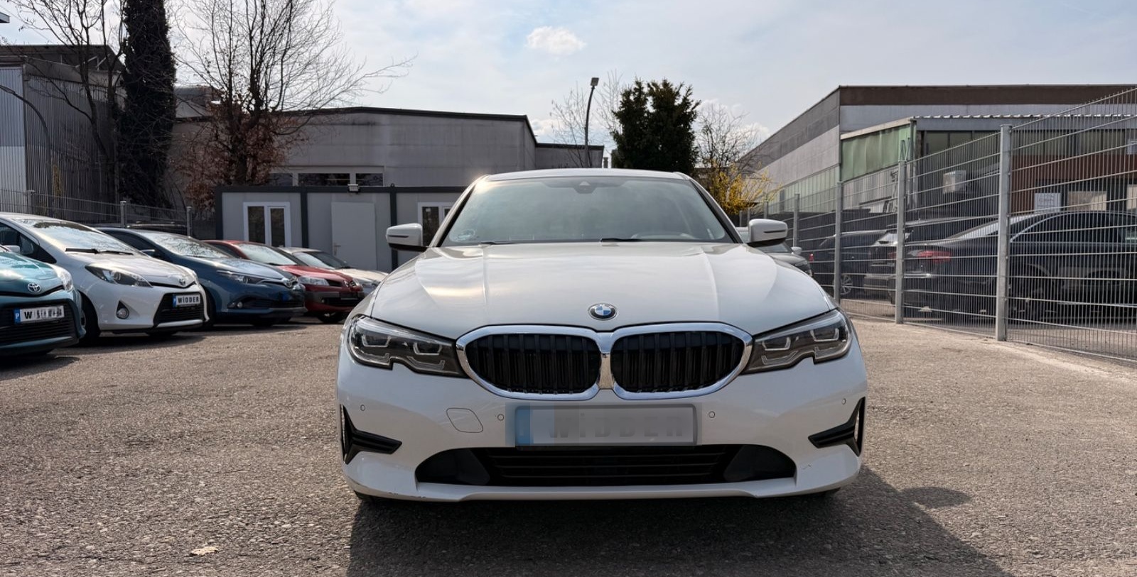 BMW 320 i Advantage-Keyless-Navi-Teilleder-Shz-Sport foto 2