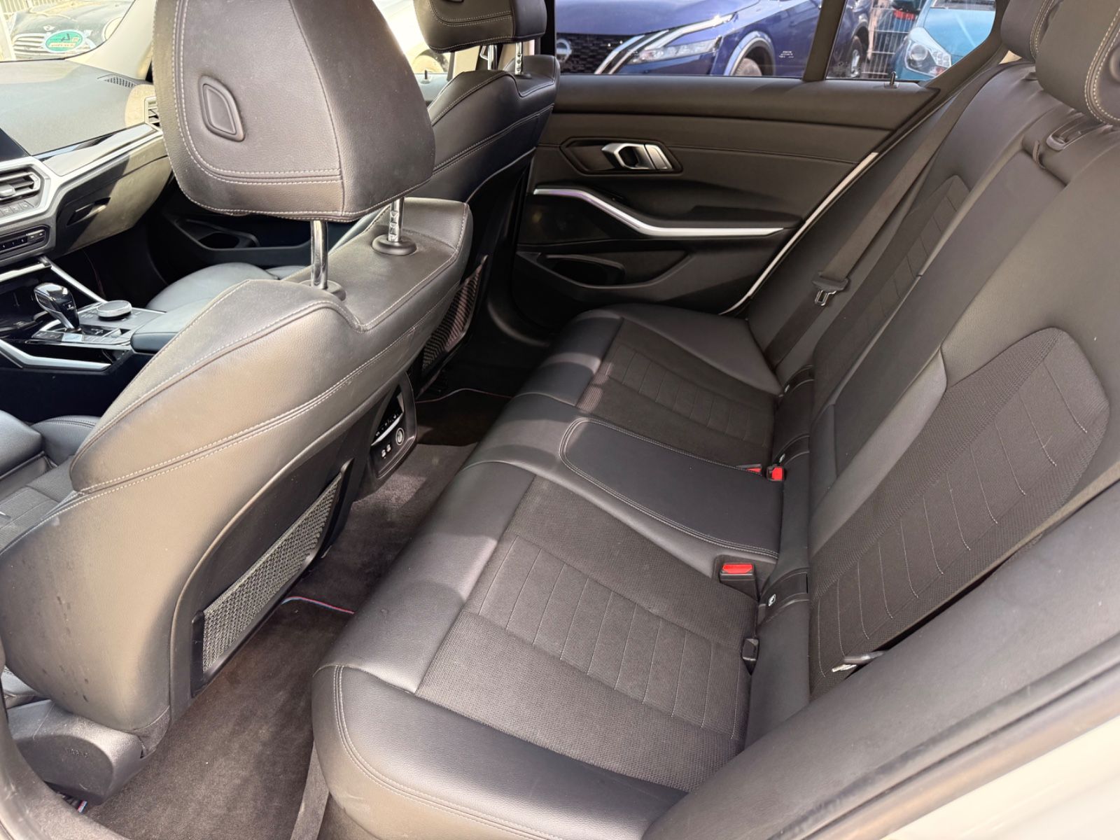 BMW 320 i Advantage-Keyless-Navi-Teilleder-Shz-Sport foto 13