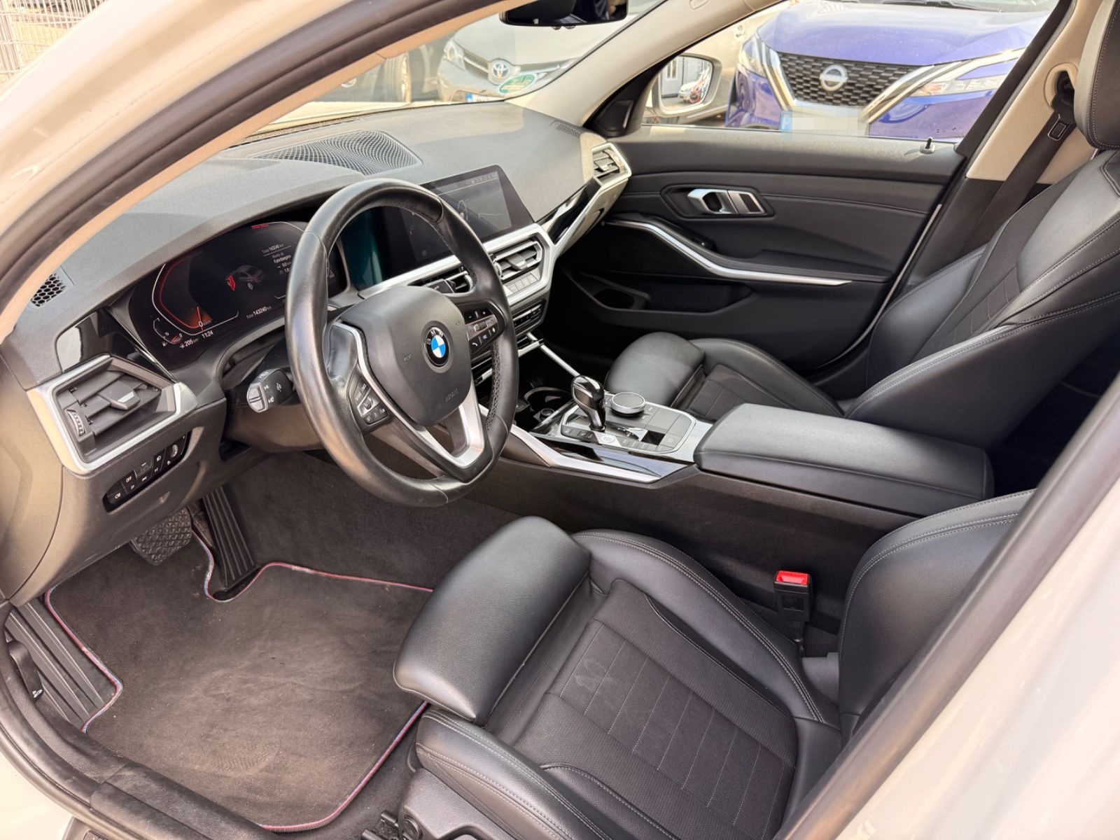 BMW 320 i Advantage-Keyless-Navi-Teilleder-Shz-Sport foto 14