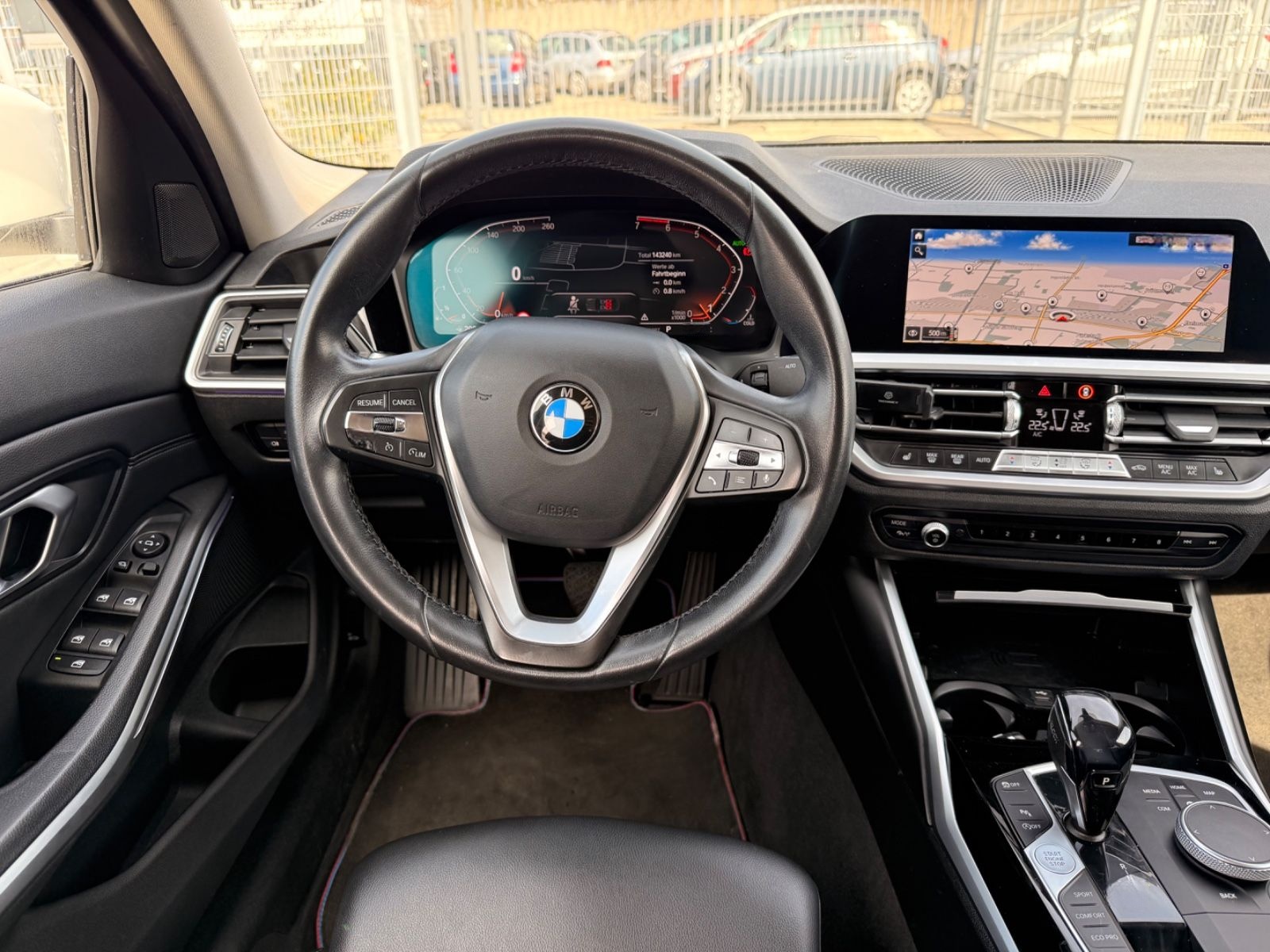 BMW 320 i Advantage-Keyless-Navi-Teilleder-Shz-Sport foto 18