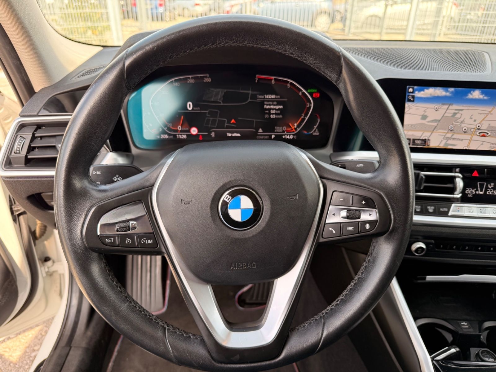 BMW 320 i Advantage-Keyless-Navi-Teilleder-Shz-Sport foto 19