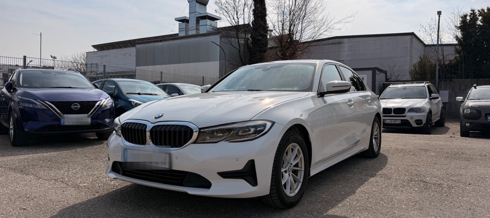 BMW 320 i Advantage-Keyless-Navi-Teilleder-Shz-Sport foto 3