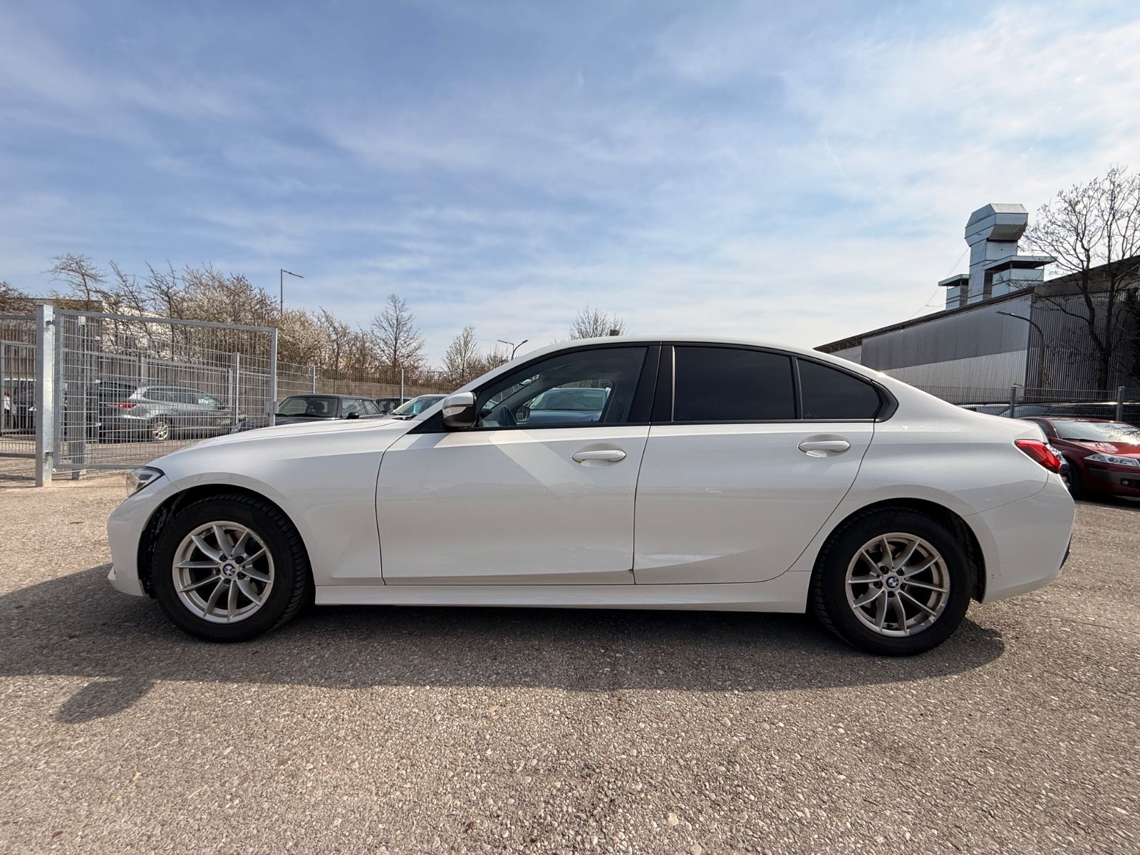 BMW 320 i Advantage-Keyless-Navi-Teilleder-Shz-Sport foto 4