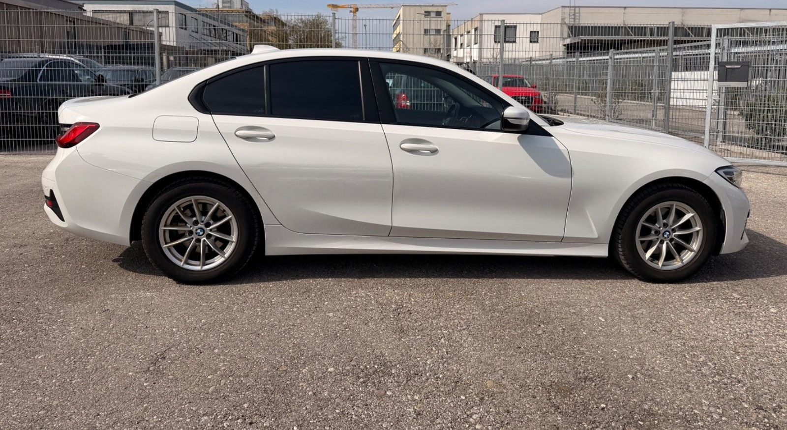 BMW 320 i Advantage-Keyless-Navi-Teilleder-Shz-Sport foto 5