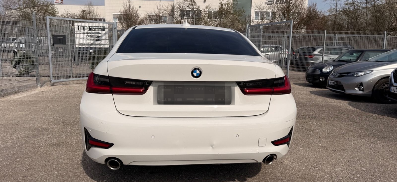 BMW 320 i Advantage-Keyless-Navi-Teilleder-Shz-Sport foto 8