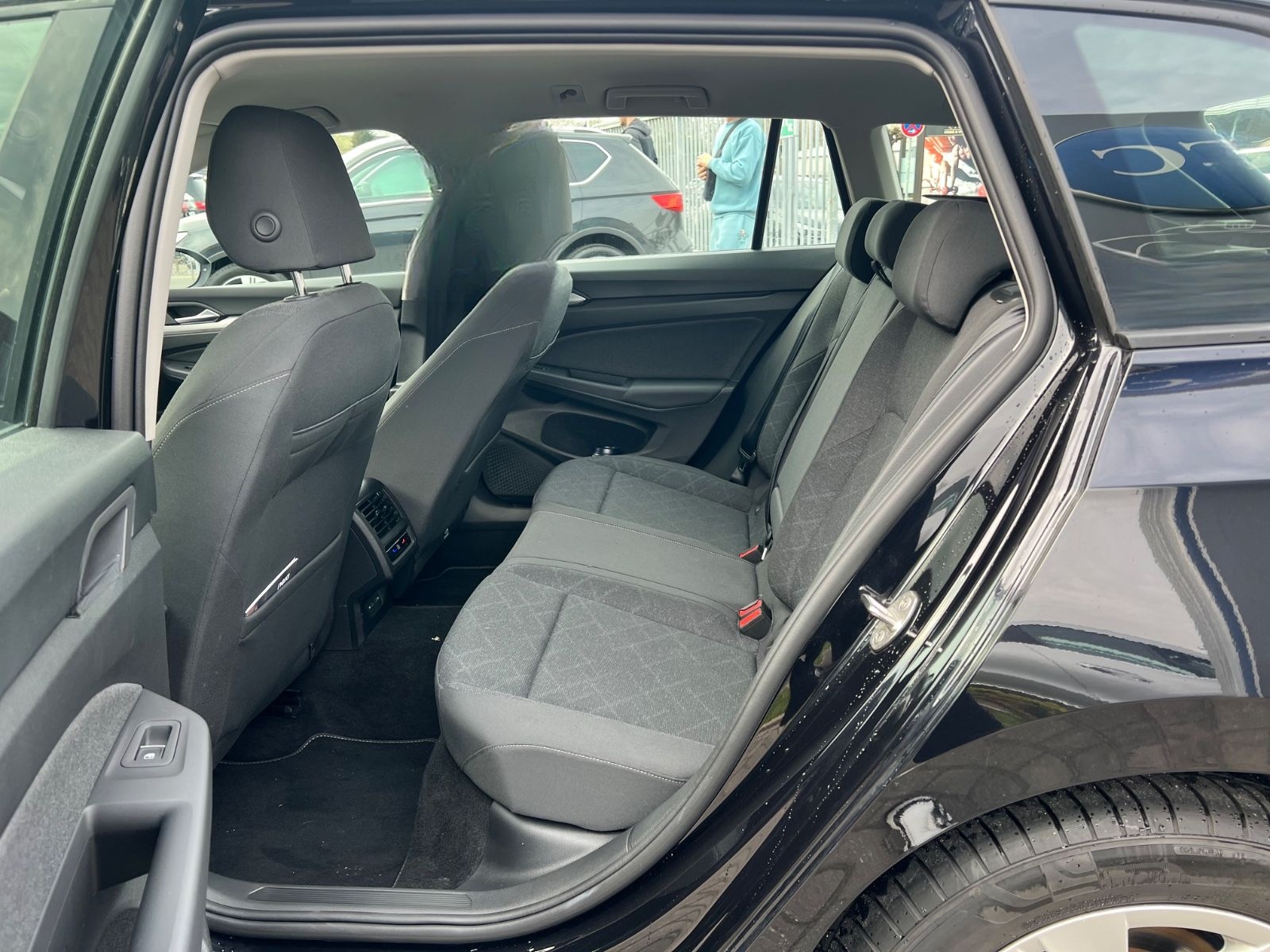 Volkswagen Golf VIII Variant 2.0 TDI Life  VIELE PAKETE foto 15