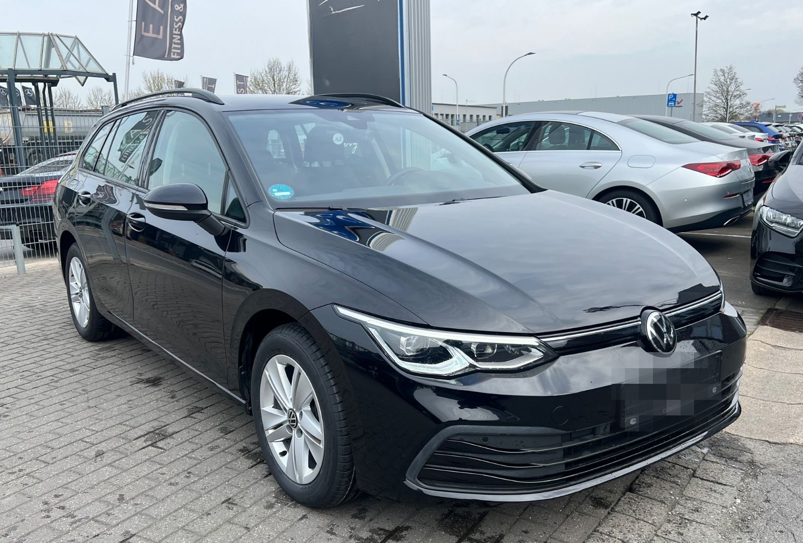Volkswagen Golf VIII Variant 2.0 TDI Life  VIELE PAKETE foto 3