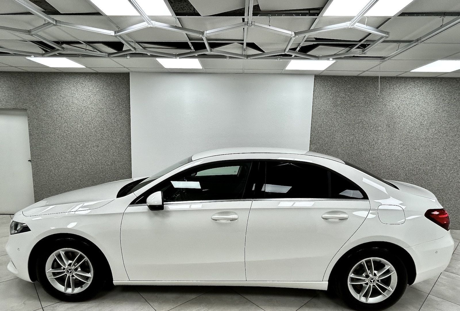 Mercedes-Benz A 200 Limousine Style MBUX Navi SHZ Ambiente foto 3