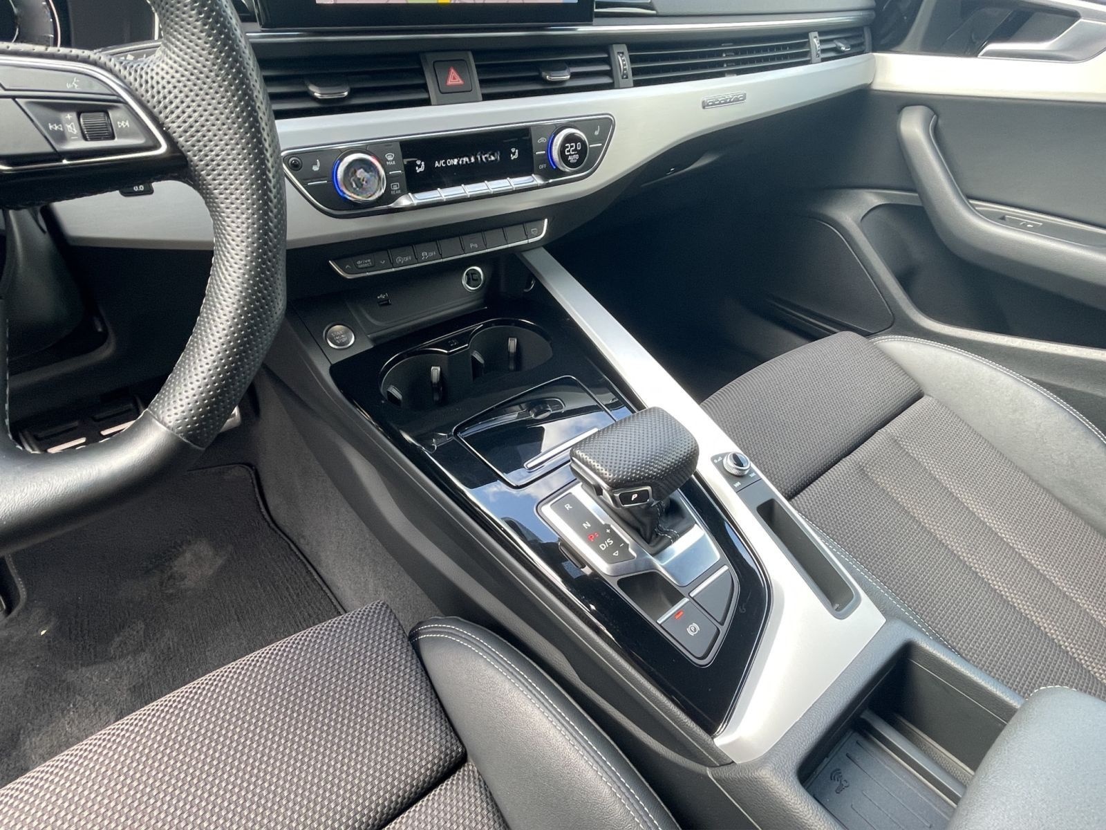 Audi A4 Avant 40 TDI qu. Matrix AHK PDC+ Navi Carplay foto 16