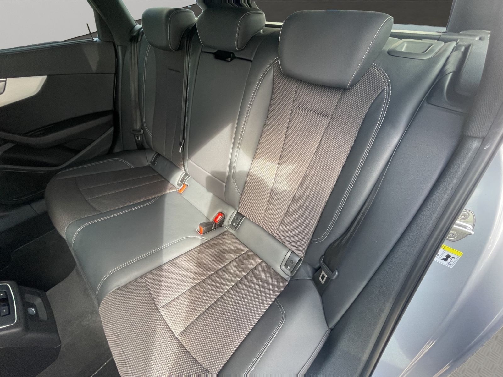 Audi A4 Avant 40 TDI qu. Matrix AHK PDC+ Navi Carplay foto 19