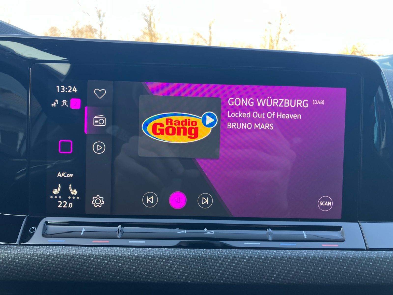 Volkswagen Golf VIII R-Line 1.5 TSI / AppConnect, LED+, ACC foto 13