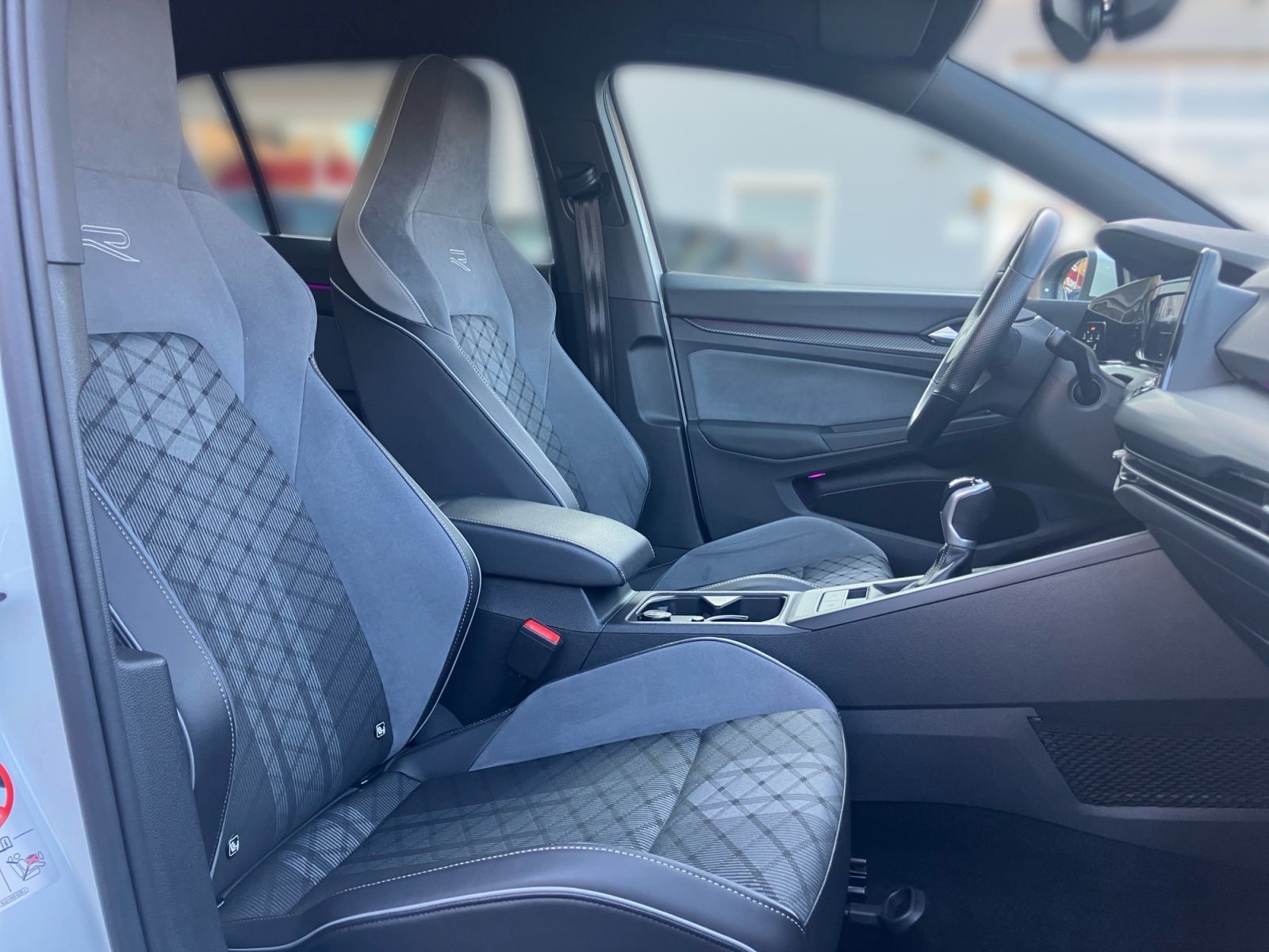 Volkswagen Golf VIII R-Line 1.5 TSI / AppConnect, LED+, ACC foto 15