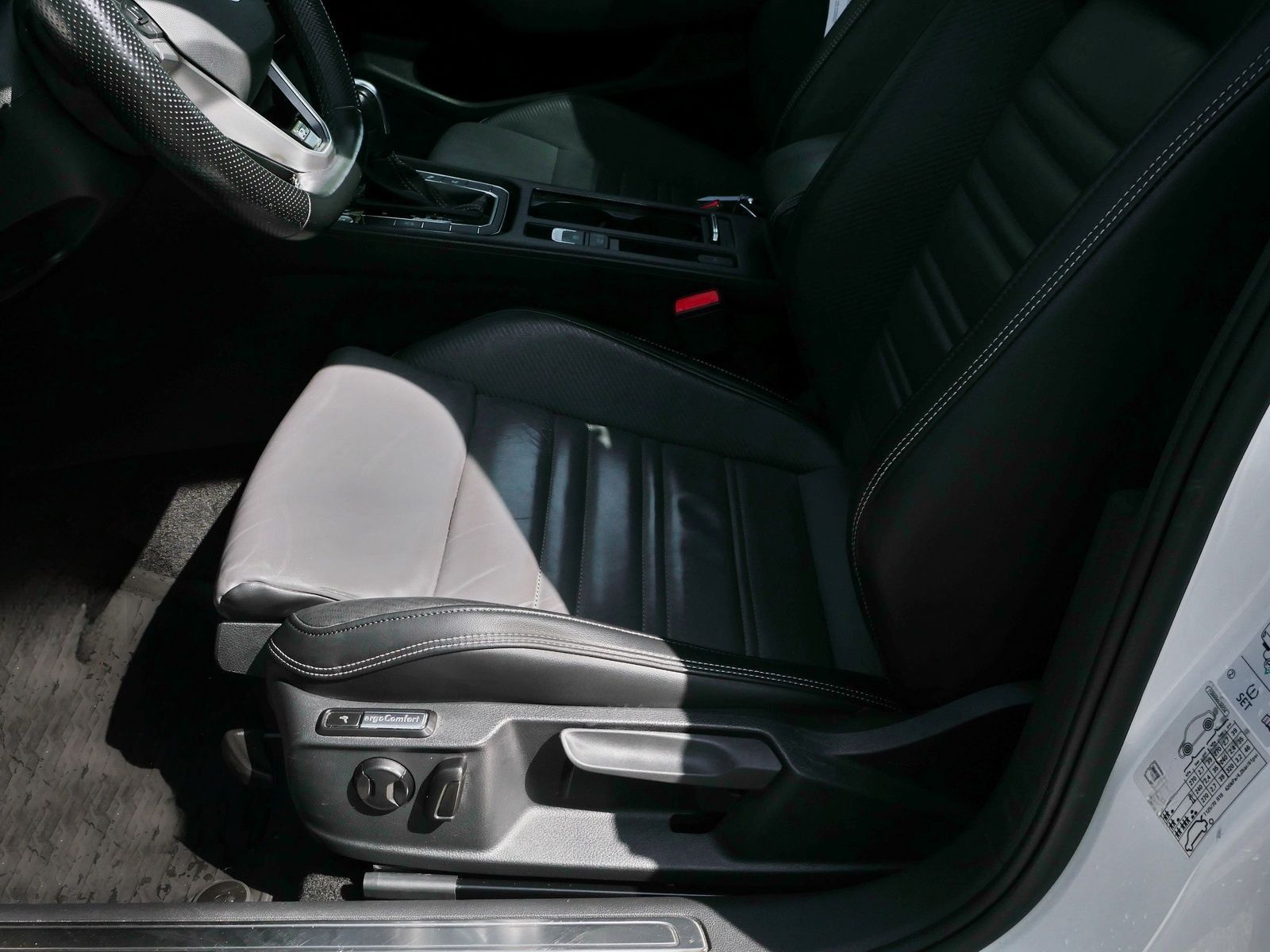 Volkswagen Passat Variant 2.0 TDI Elegance Stand*Pano*H&K foto 22