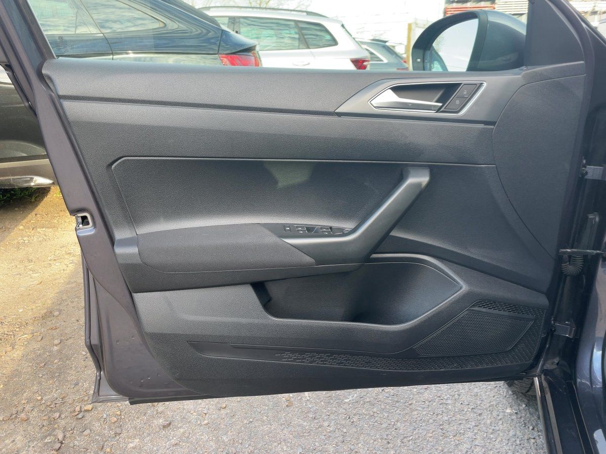 Volkswagen Taigo R-Line MATRIX+APP+DAB+AHK+VIRT+LED+NAVI foto 16