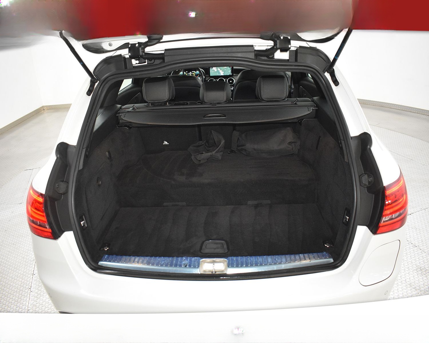 Mercedes-Benz C300e T 2X AMG Line WIDESC+ALCANT+LED+STDHZ+ACC+ foto 20