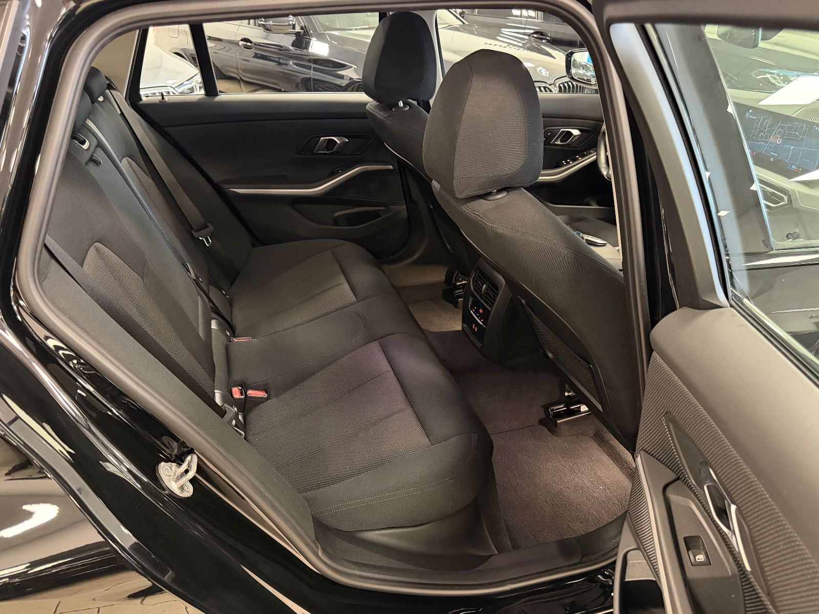 BMW 320d Aut/Navi/AHK/Sitzheizung/Tempomat foto 23