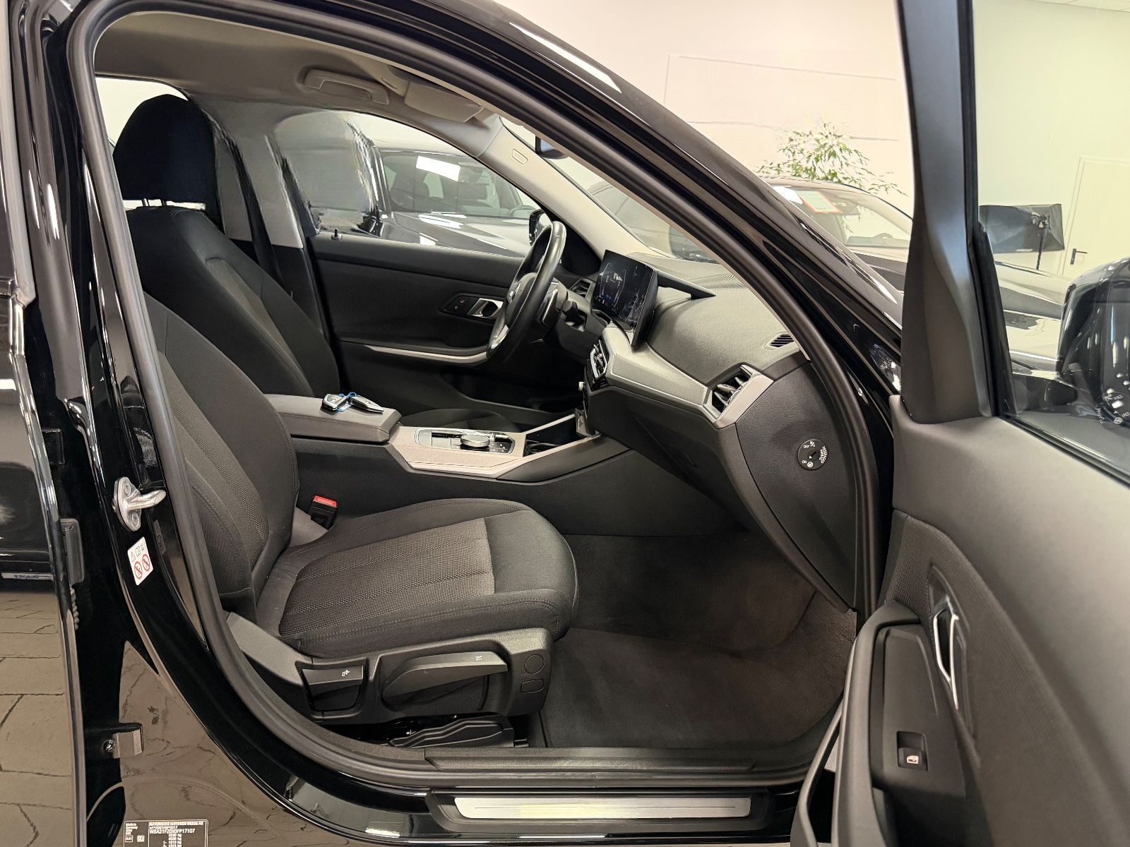 BMW 320d Aut/Navi/AHK/Sitzheizung/Tempomat foto 25