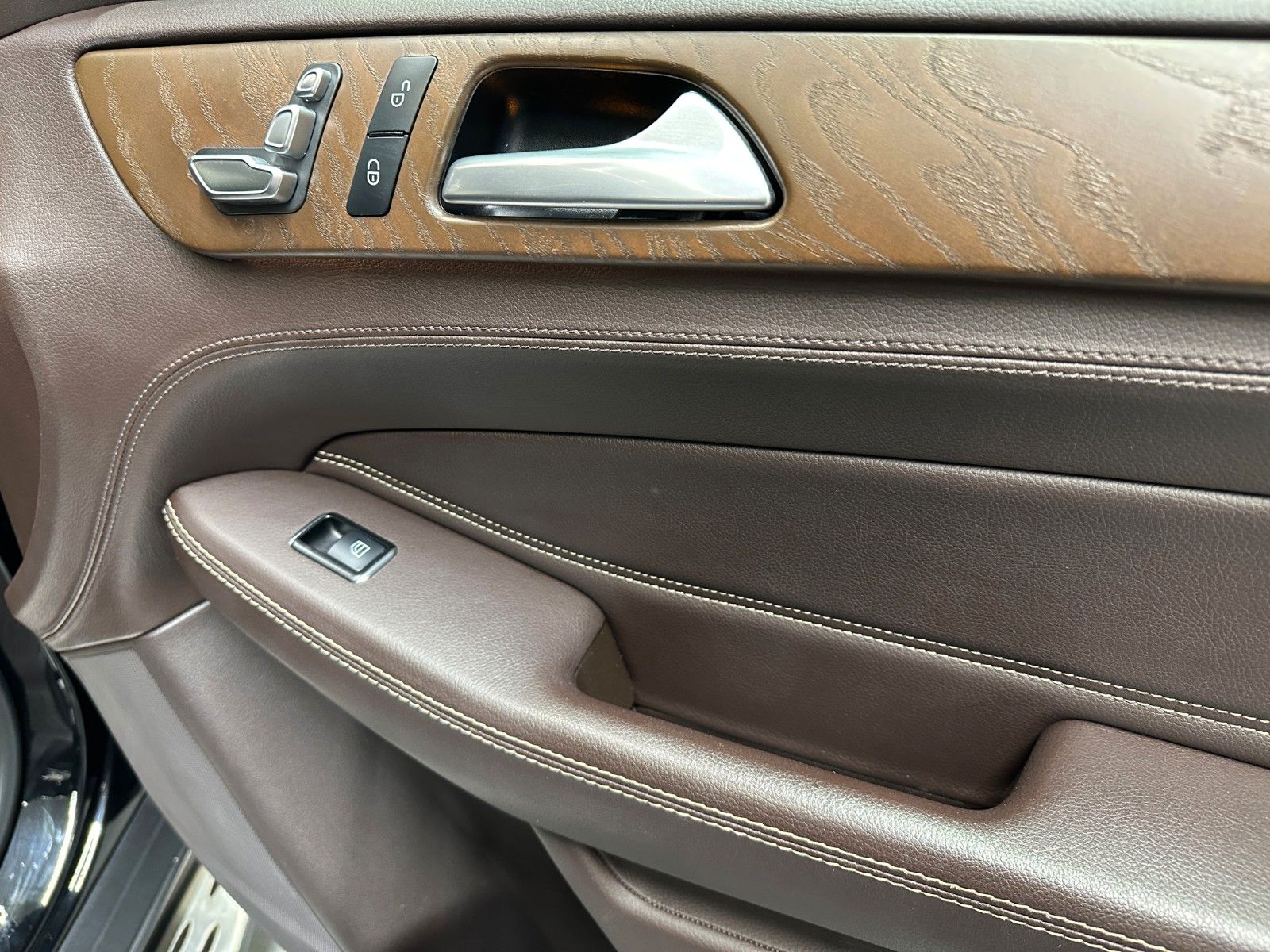 Mercedes-Benz GLS350 d 4M AMG LINE *7 SITZER*LED*AIRMATIC* foto 24