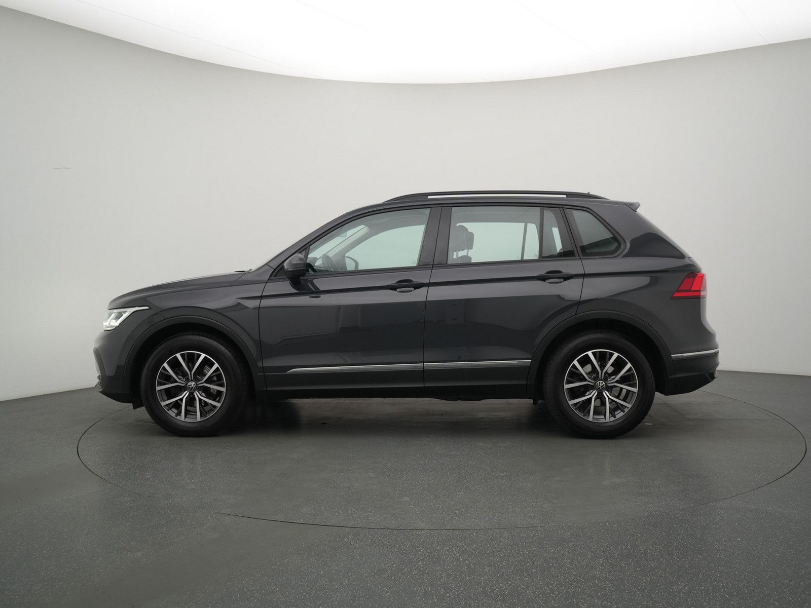 Volkswagen Tiguan Life DSG MATRIX AHK NAVI ACC SHZ CARPLAY foto 16