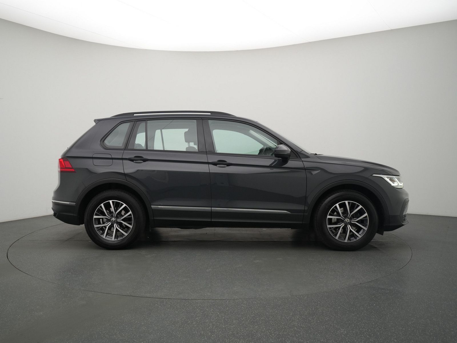 Volkswagen Tiguan Life DSG MATRIX AHK NAVI ACC SHZ CARPLAY foto 3