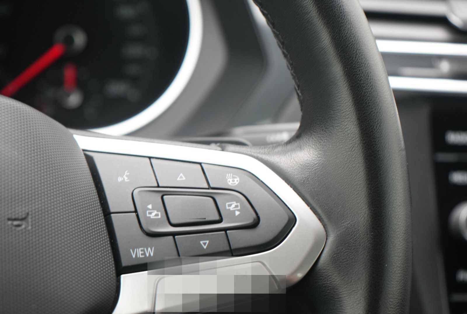 Volkswagen Tiguan Life DSG MATRIX AHK NAVI ACC SHZ CARPLAY foto 8