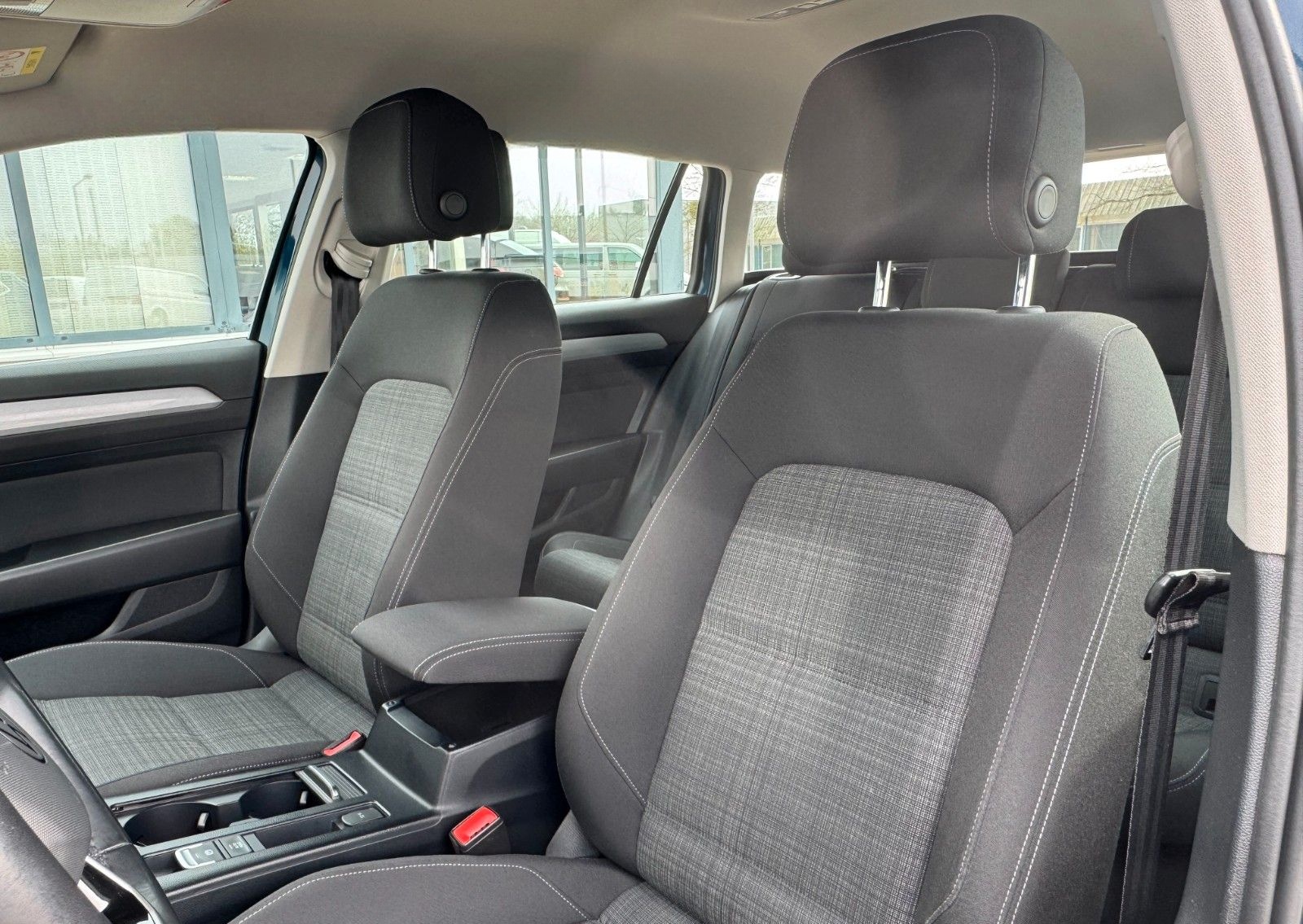 Volkswagen Passat Var. 2.0 TDI"Business" DSG LED CAM STANDH foto 4