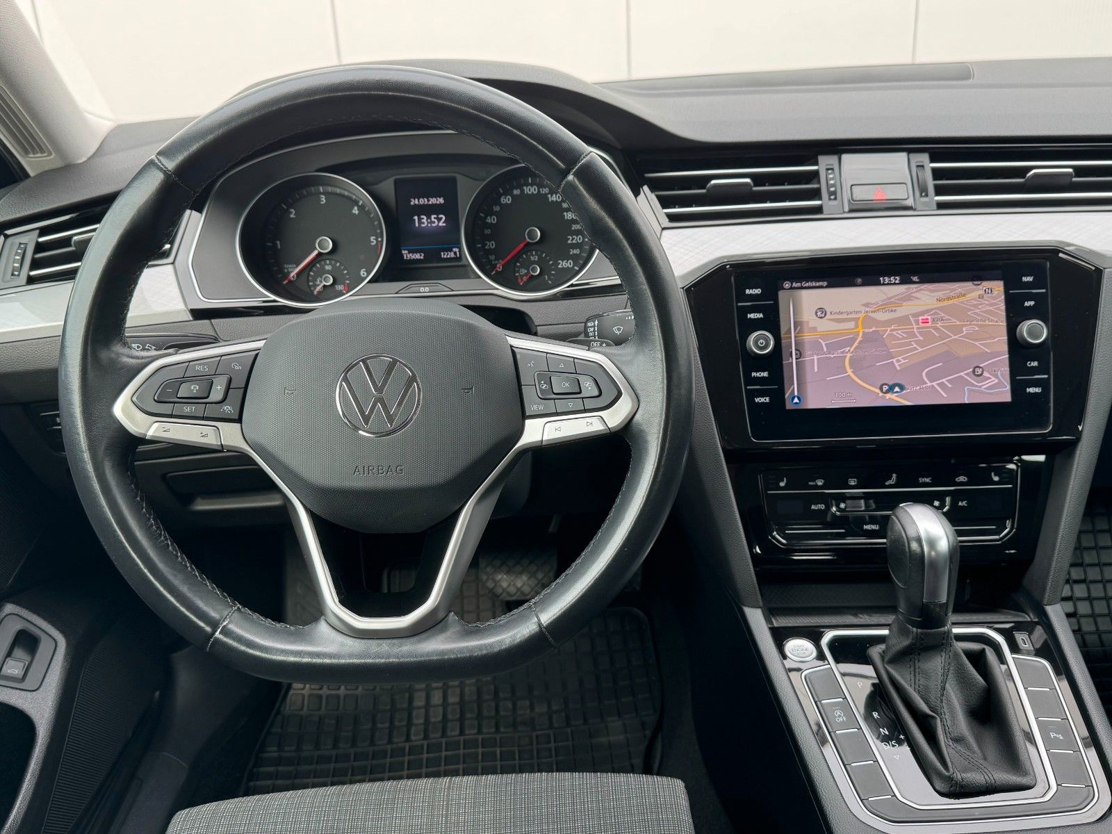 Volkswagen Passat Var. 2.0 TDI"Business" DSG LED CAM STANDH foto 8