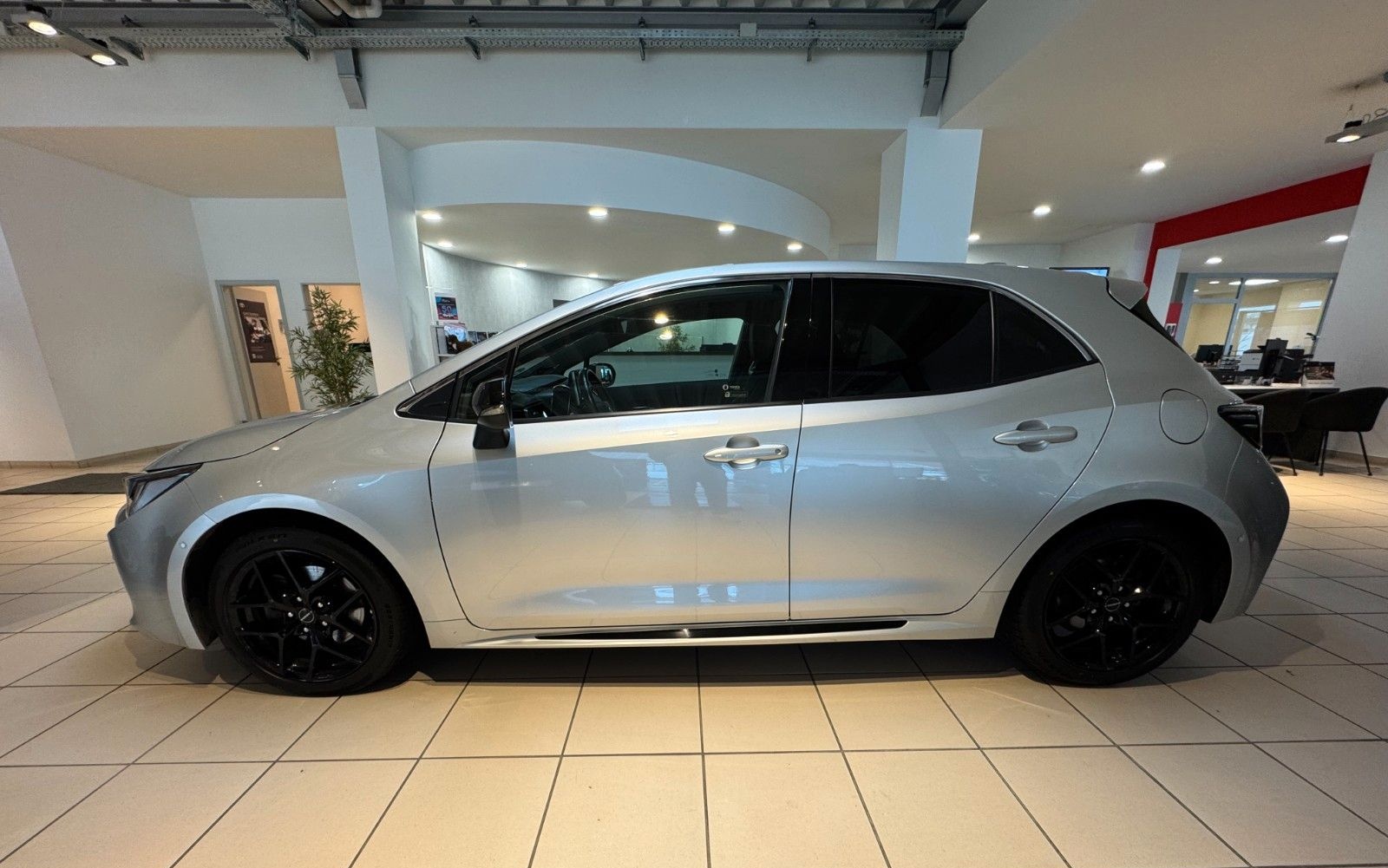 Toyota Corolla 2,0 Hybrid GR Sport 1.hd. 15jRelax foto 2