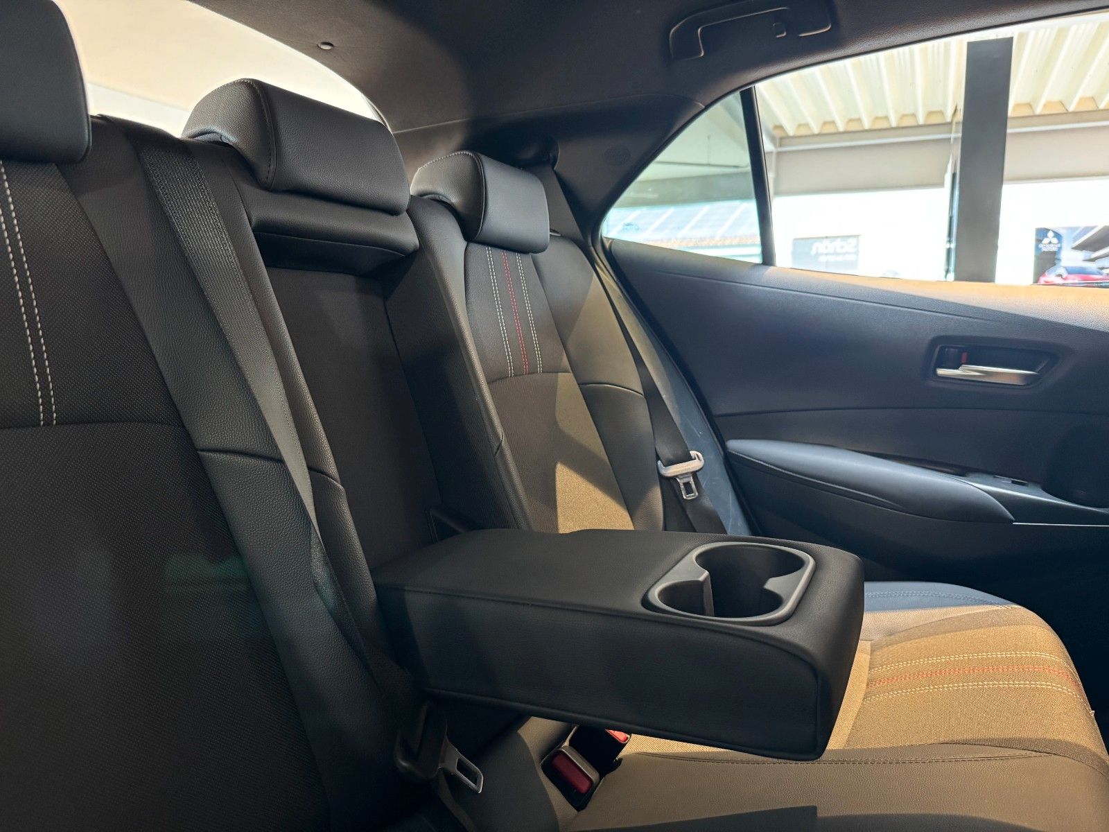 Toyota Corolla 2,0 Hybrid GR Sport 1.hd. 15jRelax foto 24