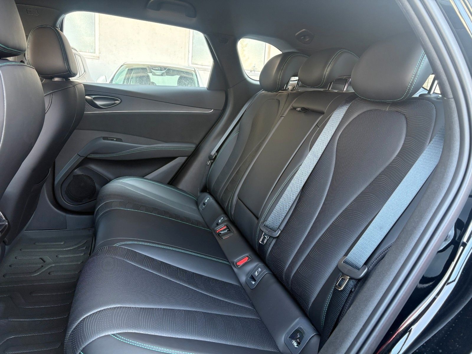 BYD SEAL 6 135 kW 1.5 PHEV DM-i Boost foto 16