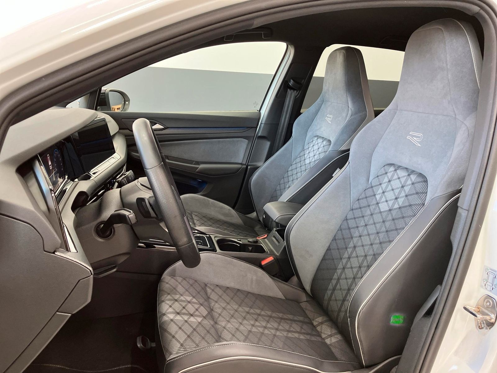 Volkswagen Golf R-Line 1.5 eTSI DSG RFK ACC Navi SHZ foto 6
