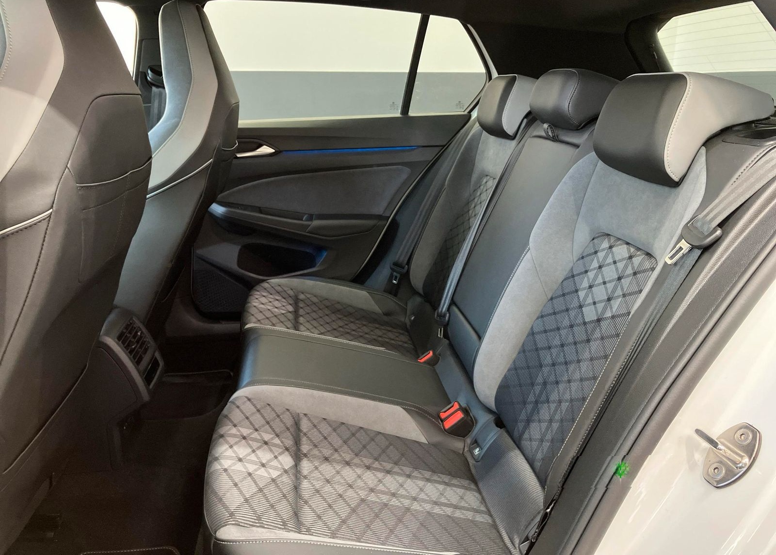 Volkswagen Golf R-Line 1.5 eTSI DSG RFK ACC Navi SHZ foto 7