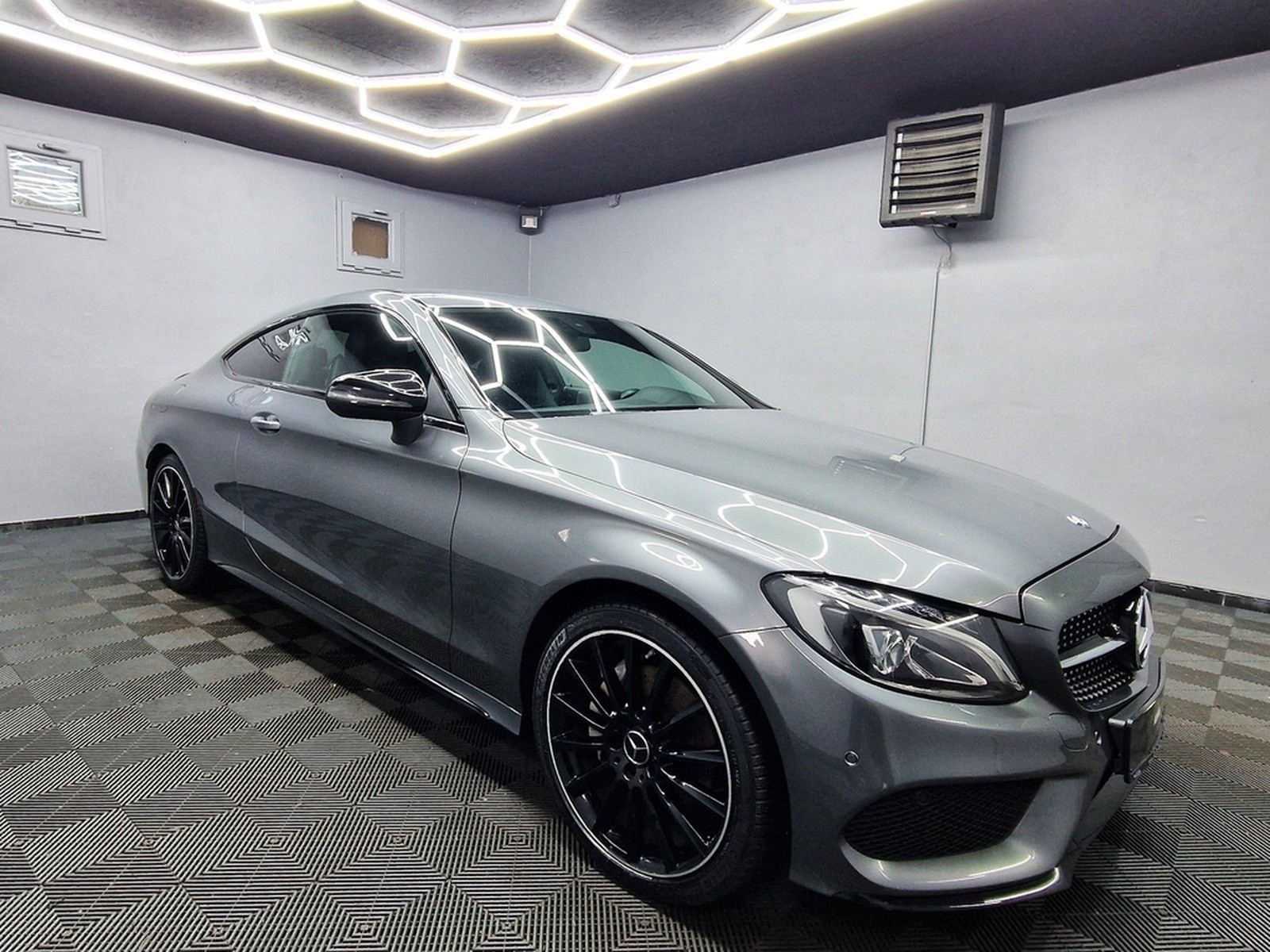 Mercedes-Benz C 180 Edition Night AMG Line|AUTOM|LEDER|LED|19  foto 2